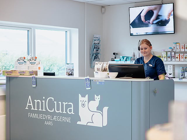 En person i en reception.